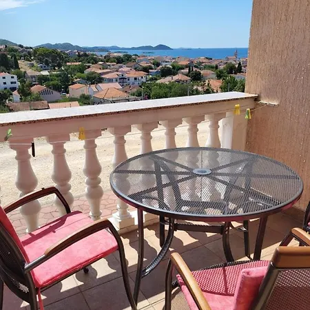 Panorama Apartment *